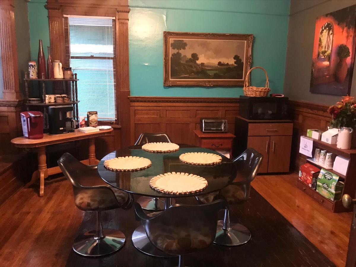 5 Star Victorian Mansion-Downtown No Locals Bed & Breakfast Erie Luaran gambar